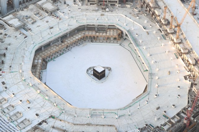Foto udara suasana kosong di sekitar Ka'bah, Masjidil Haram, Arab Saudi, pada 6 Maret 2020. Foto: Bandar ALDANDANI / AFP