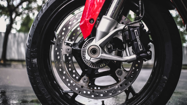 Ilustrasi sistem pengereman motor. Foto: Bangkit Jaya Putra/kumparan