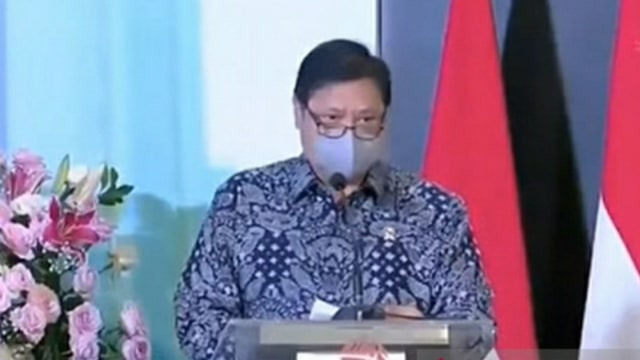 Tangkapan layar Menteri Koordinator Bidang Perekonomian Airlangga Hartanto saat saat menutup perdagangan bursa 2020 di Jakarta, Rabu. 
 Foto: Citra Atmoko/ANTARANEWS