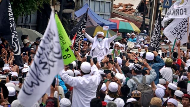 Habib Rizieq Syihab disambut pendukungnya setibanya di Markas Besar FPI, Petamburan, Jakarta, Selasa (10/11) Foto: Iqbal Firdaus/kumparan