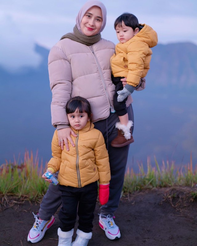 Ryana Dea dan keluarga. Foto: Instagram/@ryana_dea