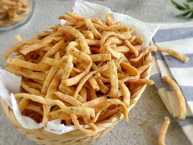 Resep Kue Bawang Gurih dan Cocok Buat Camilan di Rumah!