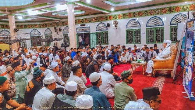 "tuntutlah ilmu dari buaian hingga liang lahat"
