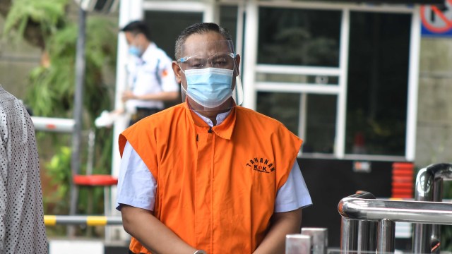 Pejabat pembuat komitmen di Kementerian Sosial Matheus Joko Santoso bersiap menjalani pemeriksaan di gedung KPK, Jakarta Senin (4/1/2021) Foto: Fakhri Hermansyah/ANTARA FOTO