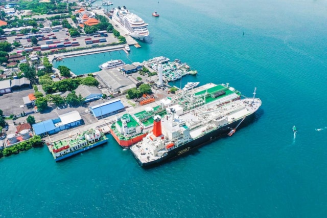 Pemandangan Terminal LNG Benoa terlihat dari atas - IST