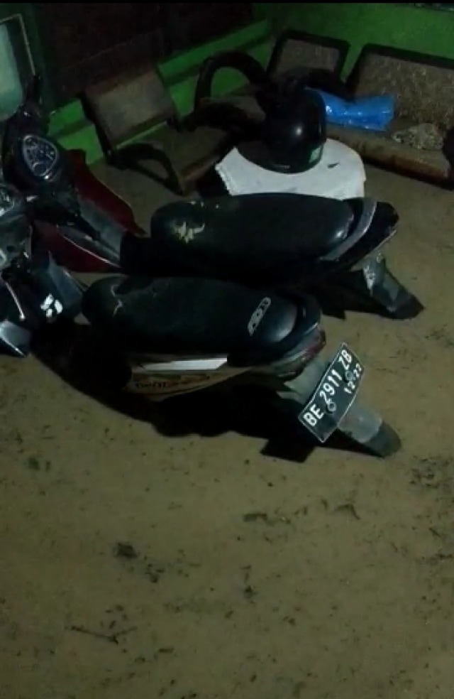 Banjir bandang akibat tanggul jebol di Tanggamus, Lampung, Selasa (5/1) | Foto: Istimewa