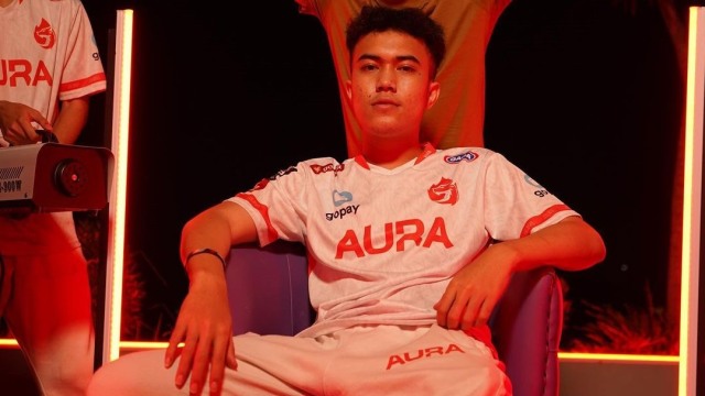 Rahmad Syahputra atau Amek, pemain Free Fire dari tim Aura Fire. Foto: Instagram/@aura_amek