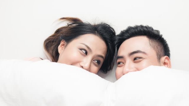 Ilustrasi suami isteri berhubungan badan. Foto: Shutterstock