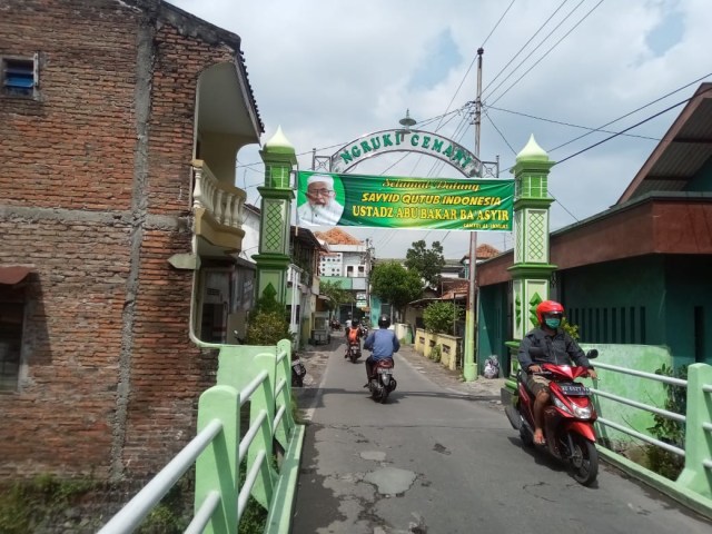 Jelang Kepulangan Ba'asyir, Spanduk Ucapan Selamat Datang Bertebaran di Ponpes Al-Mukmin Ngruki. Foto: Dok. Istimewa