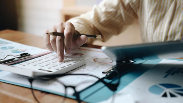 Mengumpulkan data untuk penelitian Foto: dok Vecteezy