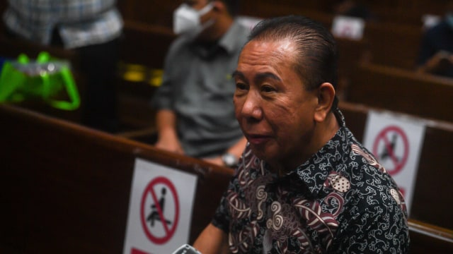 Terpidana kasus cessie Bank Bali Djoko Tjandra selaku terdakwa perkara suap kepada jaksa dan perwira tinggi Polri serta pemufakatan jahat duduk menunggu jalannya sidang lanjutan di Pengadilan Tipikor, Jakarta, Kamis (7/1/2021). Foto: MUHAMMAD ADIMAJA/ANTARA FOTO