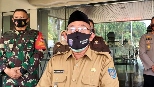 Wali Kota Depok Mohhamad Idris mengumumkan akan terbitkan Perwal pembatasan kegiatan masyarakat, Jumat (8/1). Foto: Dok. Istimewa