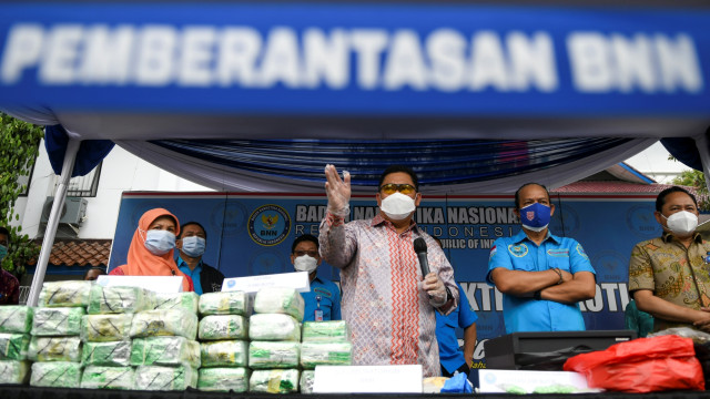 Kepala BNN Komjen Pol Petrus Reinhard Golose saat gelar rilis kasus narkotika di Kampung Ambon dan gelar pemusnahan barang bukti narkotika di Kantor BNN, Jakarta, Jumat (8/1). Foto: Galih Pradipta/ANTARA FOTO
