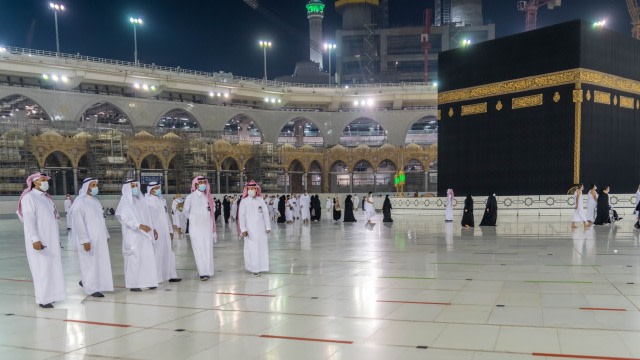 Air zamzam pada saat Umroh dan Haji. Foto: GPH.gov.sa