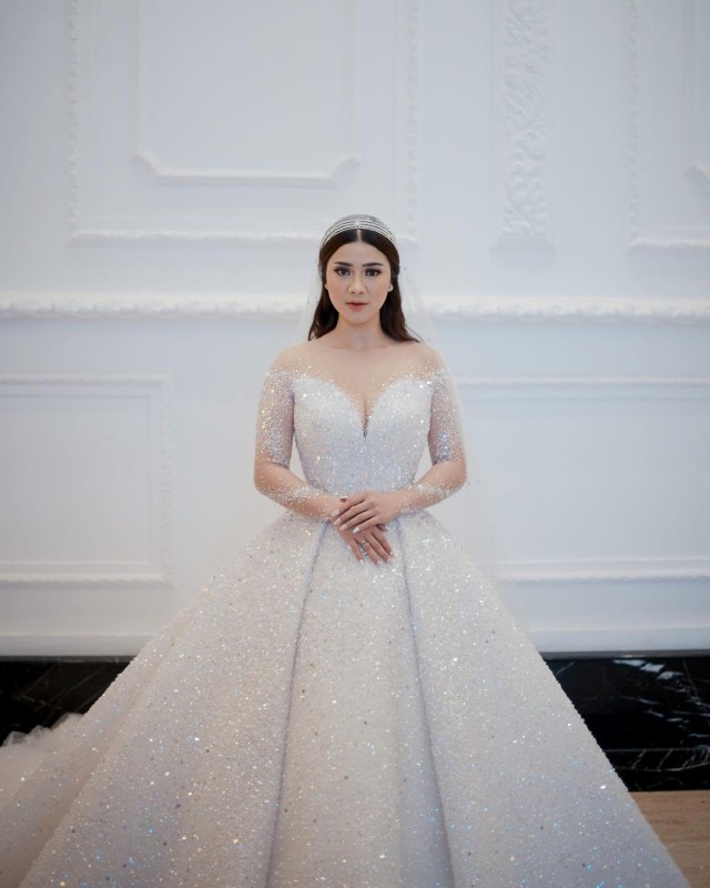 Gaun Pengantin yang Dipakai Felicya Angelista di Acara Resepsi Foto: Instagram @hiantjen
