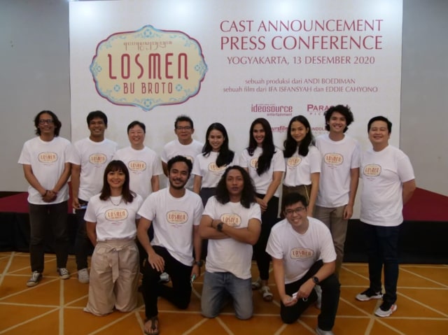 Para Pemain Film Losmen Bu Broto. Foto: Dok. Paragon Pictures