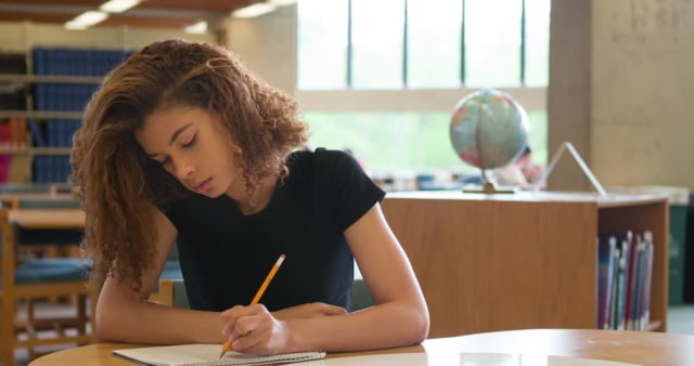 Menulis Teks Anekdot Foto: dok Shutterstock