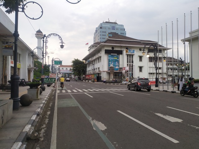 Suasana di Kota Bandung saat menerapkan PSBB Proporsional. Foto: Rachmadi Rasyad/kumparan
