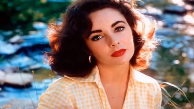 Elizabeth Taylor disebut sebagai seseorang yang memiliki cincin tunangan termahal di dunia. Foto. dok: Youtube/Top Famous Tube