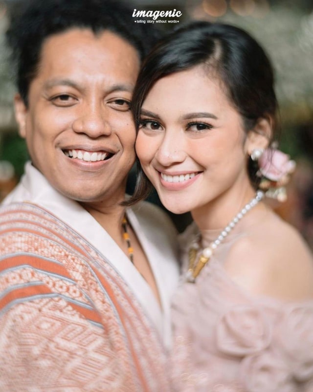 Indah Permatasari dan Arie Kriting. Foto: Instagram/indahpermatas