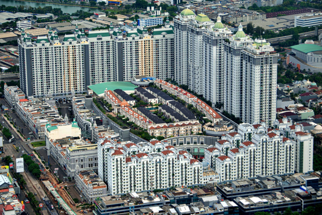 Foto udara gedung apartemen dan perumahan mewah di atas mal di Jakarta. Foto: Aditya Pradana Putra/ANTARA FOTO
