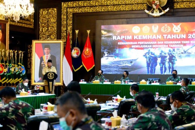 Menhan Prabowo Subianto dalam pelaksanaan Rapat Pimpinan Kementerian Pertahanan (Rapim Kemhan) hari ke-2 yang dilaksanakan di kantor Kemhan, Jakarta, Rabu (13/1). Foto: Kemhan RI