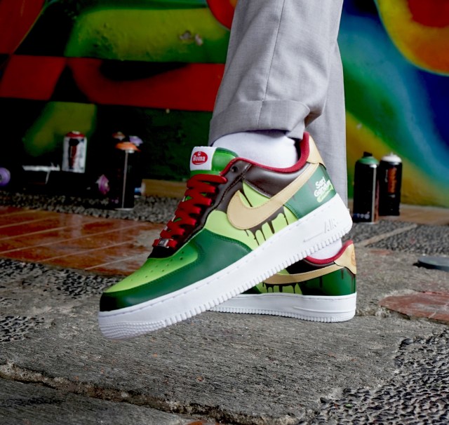 Sneakers Unik Kolaborasi NTL x Rizky Febian x Roma Sari Gandum. Foto: Dok. Roma Sari Gandum