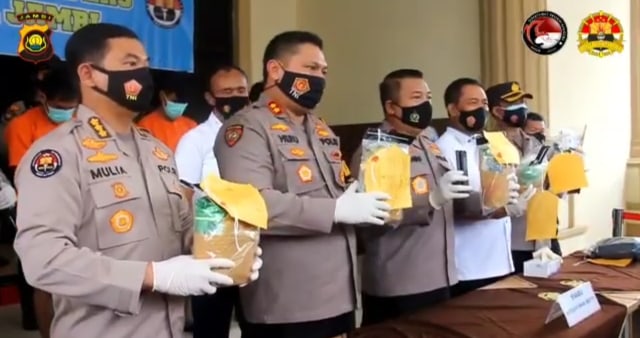 Polda Jambi saat ungkap kasus narkotika. Foto: Tangkap Layar