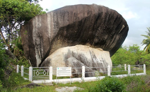 Batu Rusia di Kabupaten Natuna, Kepulauan Riau. Foto: Natuna.indonesia-tourism