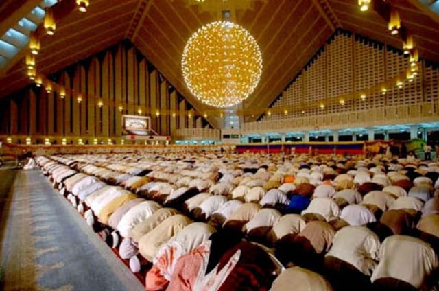 Ilustrasi sholat tarawih. Foto: Quran reading