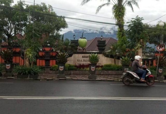 KPK Geledah Rumah Dinas Wali Kota Batu dan Rumah Mantan Sekpri ER