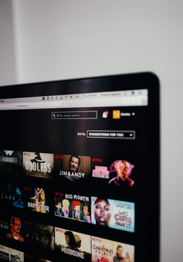 Ilustrasi Download FIlm. Sumber: Unsplash.com