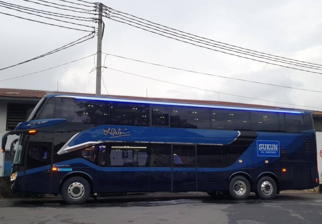 Bus tingkat Mercedes-Benz dari Laksana. Foto: dok. instagram.com/laksana