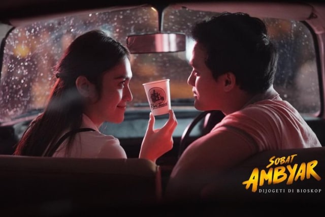 Denira Wiraguna sebagai Saras dan Bhisma Mulia sebagai Jatmiko dalam 'Sobat Ambyar' | Dok. Magma Entertainment