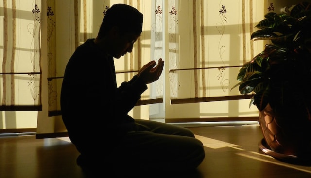 Ilustrasi memanjatkan doa. Foto: Pixabay