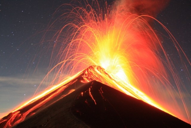 Ilustrasi erupsi gunung berapi | Wikimedia commons