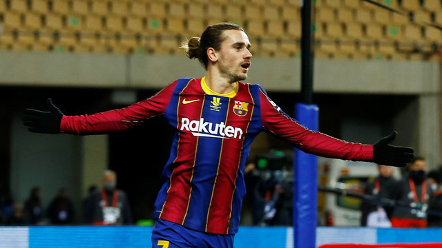 Selebrasi pemain FC Barcelona Antoine Griezmann usai mencetak gol ke gawang Athletic Bilbao pada pertandingan Final Piala Super Spanyol di Estadio La Cartuja de Sevilla, Seville, Spanyol. Foto: Marcelo Del Pozo/REUTERS