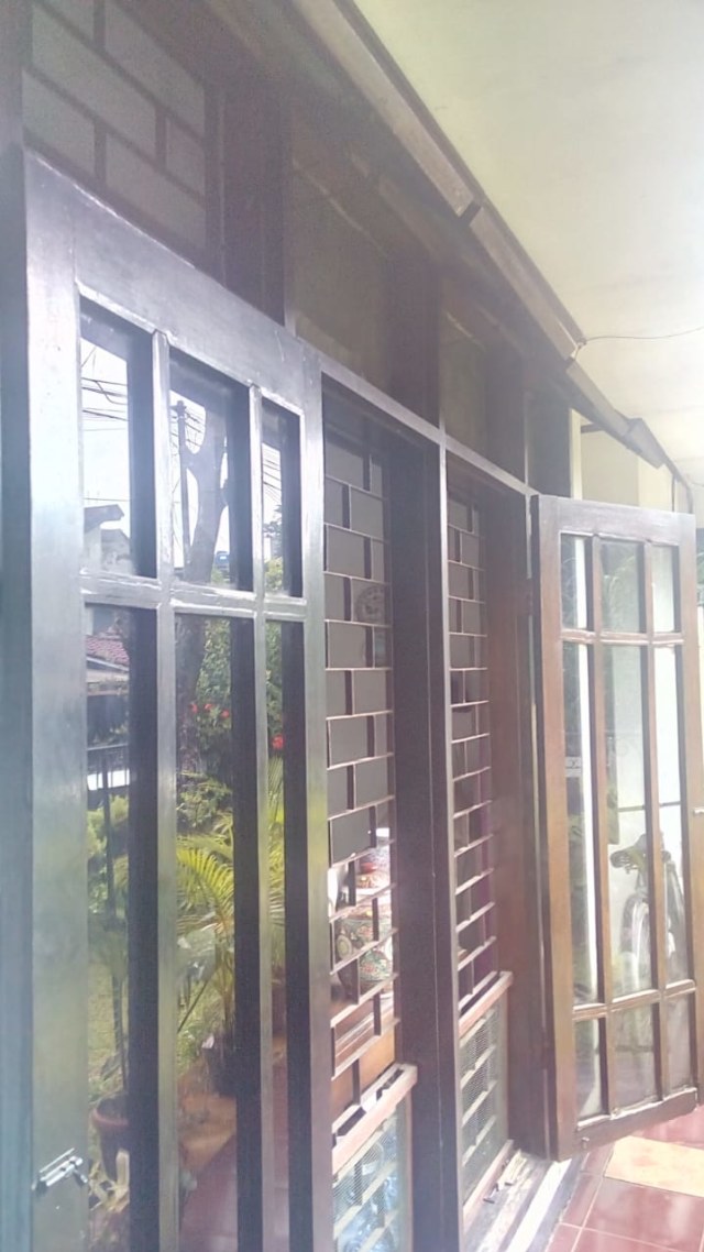 Ayo,Buka Jendela Bangunan Pada Pagi Hari Indonesia
