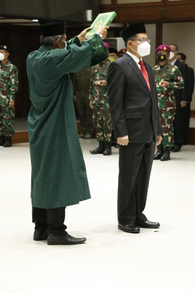 Gubernur Provinsi DKI Jakarta, Anies Baswedan, melantik Marullah Matali sebagai Sekretaris Daerah (Sekda) Provinsi DKI Jakarta, Senin (18/1). Foto: PPID DKI Jakarta