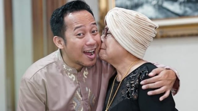 Denny Cagur dan Ibunda. Foto: Instagram/@mama.eny