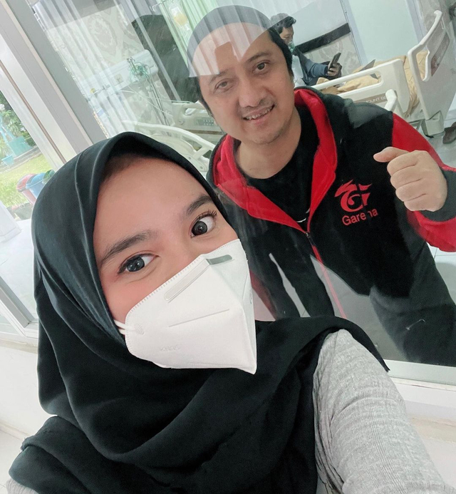 Yusuf Mansur bertemu dengan anaknya Wirda Mansur. Foto: Instagram/@wirda mansur