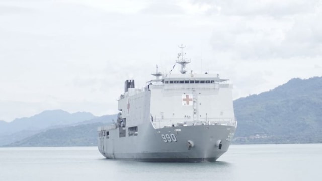 RS terapung KRI dr Soeharso-990 siap membantu korban gempa Mamuju. Foto-foto: Dinas Penerangan Koarmada II
