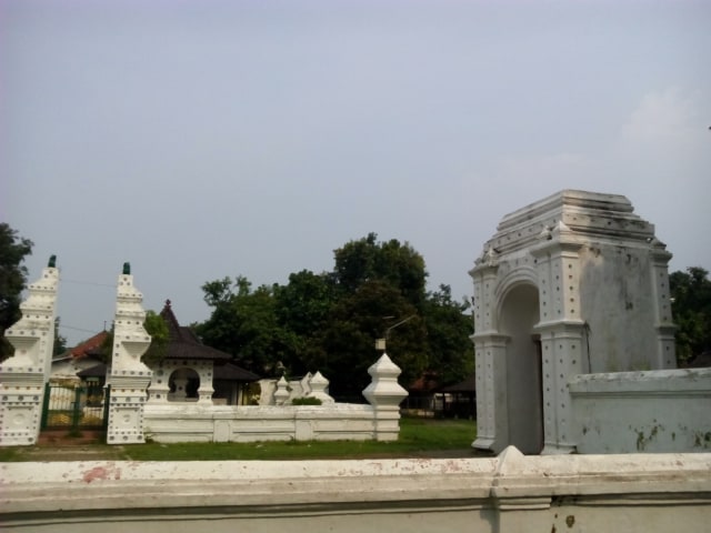 Kraton Kanoman Cirebon. Sumber: Wikimedia Commons