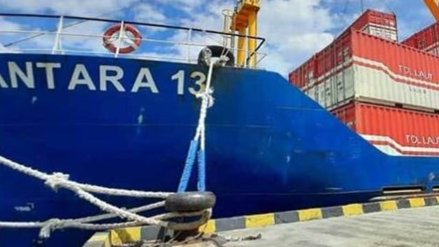 Kapal pengangkut Logistik Tol Laut KM Kendhaga Nusantara 13, bersandar di Pelabuhan Parigi Kabupaten Parimo, Selasa 19 Januari 2021. Foto: Istimewa