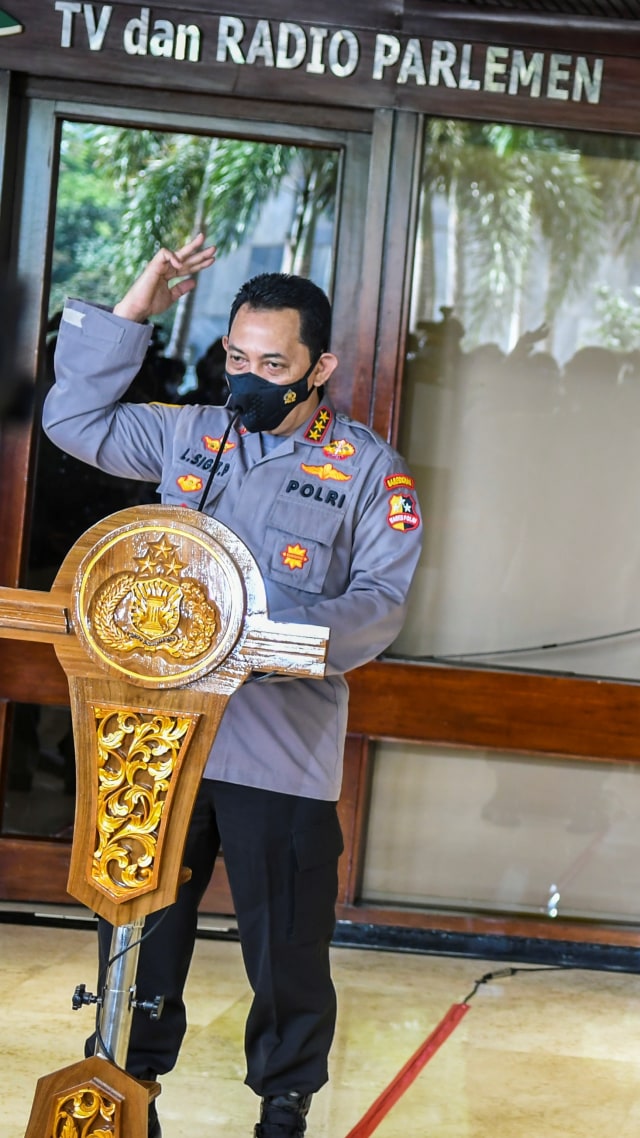 Calon Kapolri Komjen Pol Listyo Sigit Prabowo memberikan keterangan pers usai mengikuti Fit and Proper Test Calon Kapolri di Lobi Nusantara II, Kompleks Parlemen, Jakarta, Rabu (20/1). Foto: Galih Pradipta/ANTARA FOTO