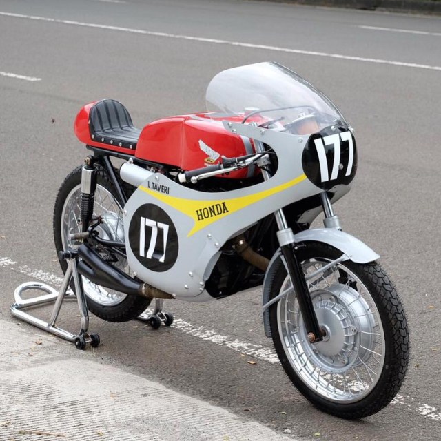 Tampilan samping replika Honda RC149 dari basis Honda Verza. Foto: dok. Rainbow Moto Builder