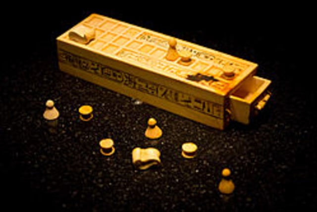 Permainan Senet. Sumber: Wikimedia Commons