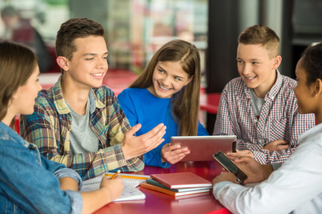 Debat Merupakan Kegiatan Adu Argumen. Foto: dok Richer Education
