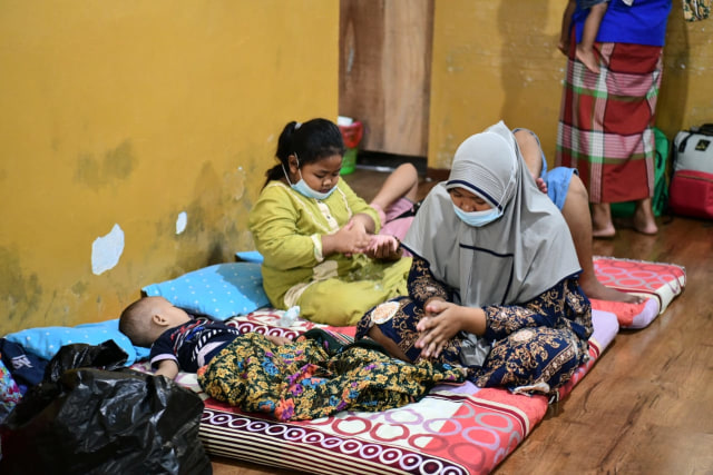 Ratusan warga di Sulbar yang eksodus ke Makassar. Ditemui Gubernur Sulsel Nurdin Abdullah. Foto: Dok. Pemprov Sulsel