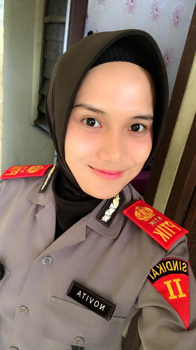 Iptu Novita Rindi, Polwan berjilbab pendamping Komjen Listyo Sigit. Foto: Dok. Pribadi